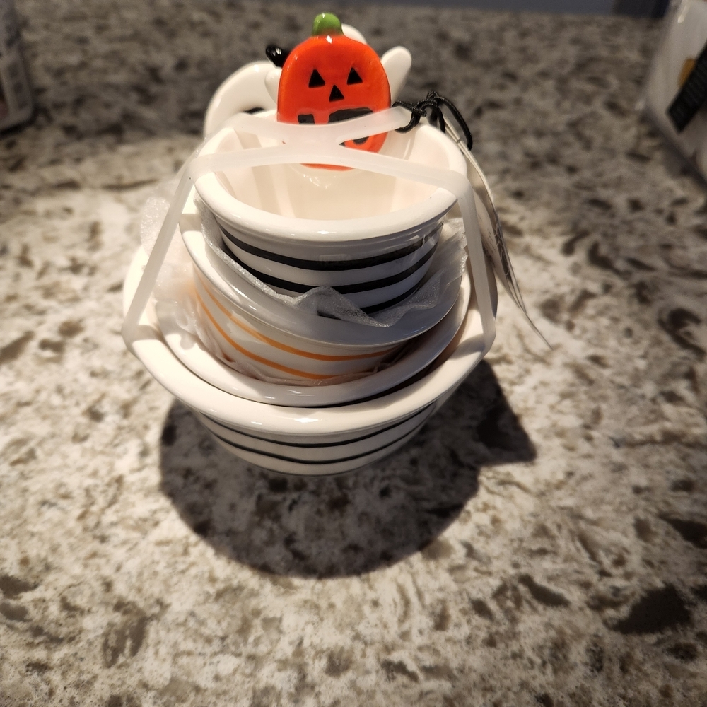 Halloween measuring cups glass